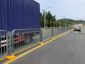 road median guardrail