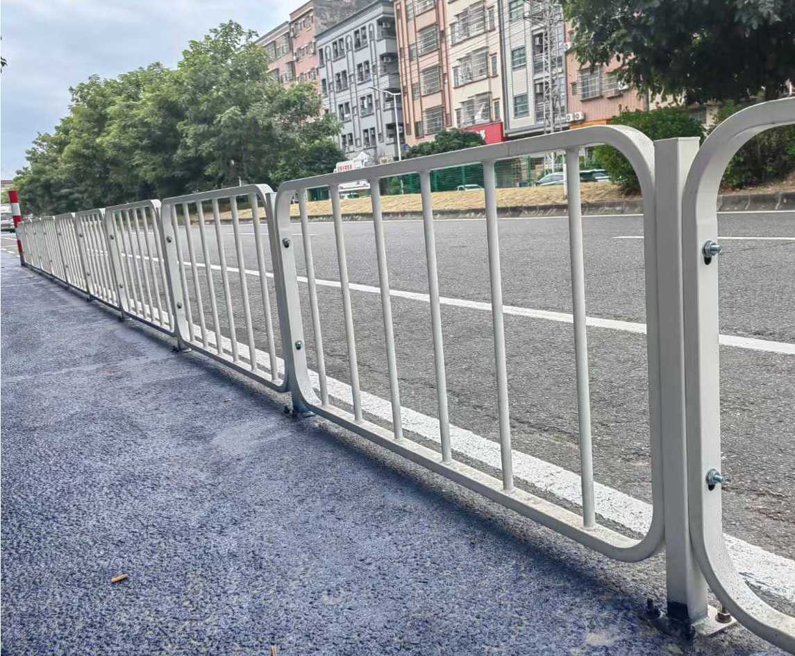 11 Hong Kong-Style Lane Separation Guardrail
