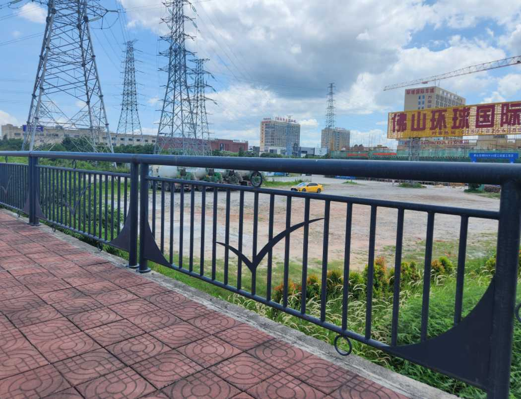 Seagull-Style Pedestrian Guardrail model T014 with curved post-top design for waterfront urban landscapes