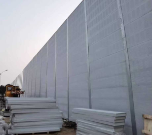 noise barrier / sound barrier