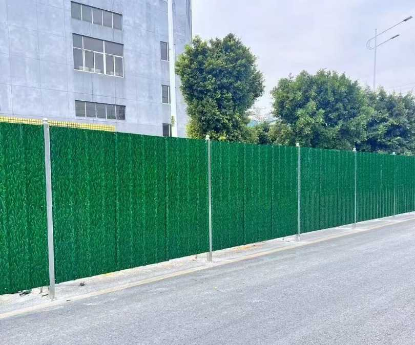 78 Artificial Grass Construction Hoarding