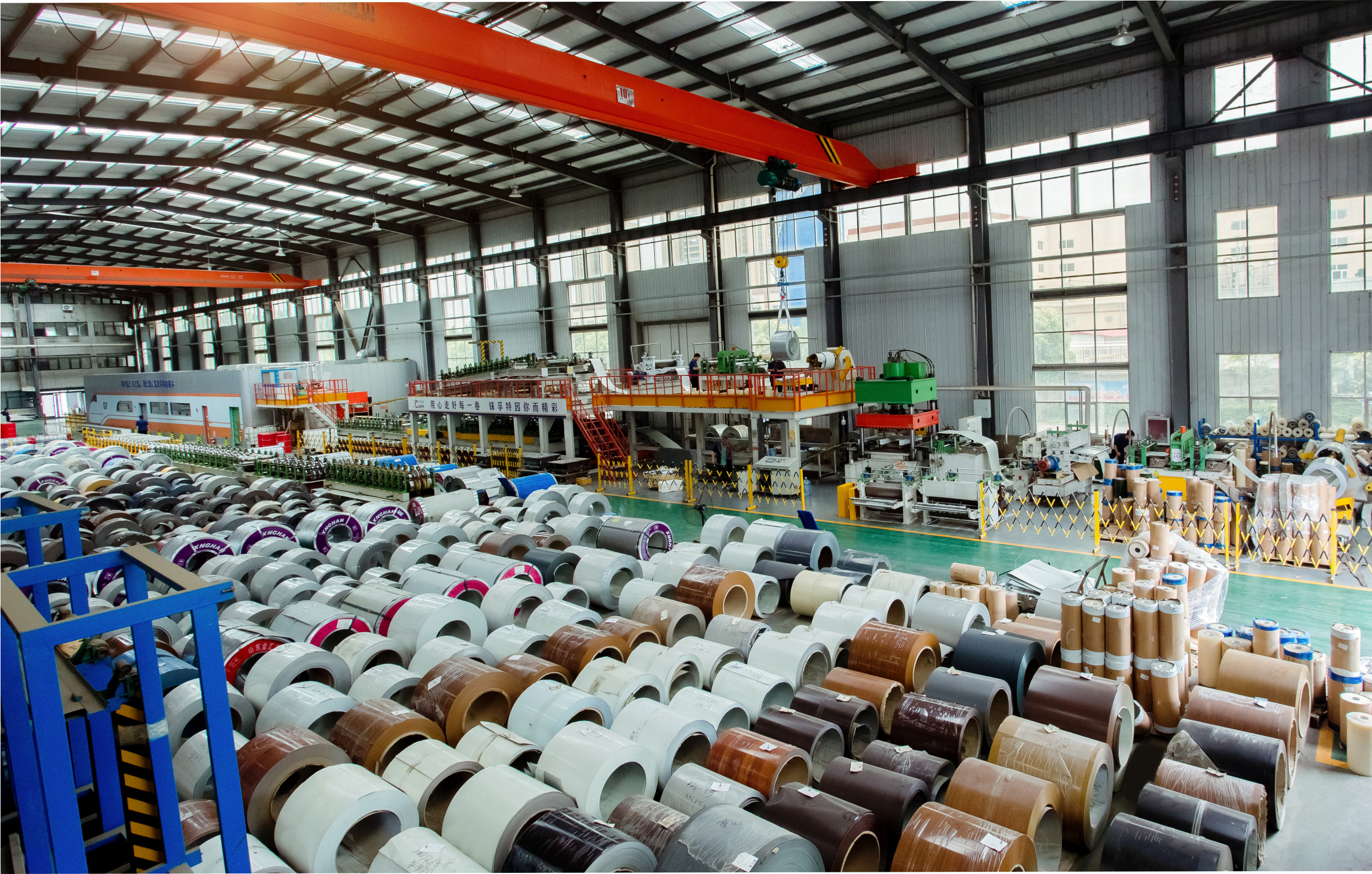 Automatic continuous colour steel panel and PU panel production line for insulated garage doors