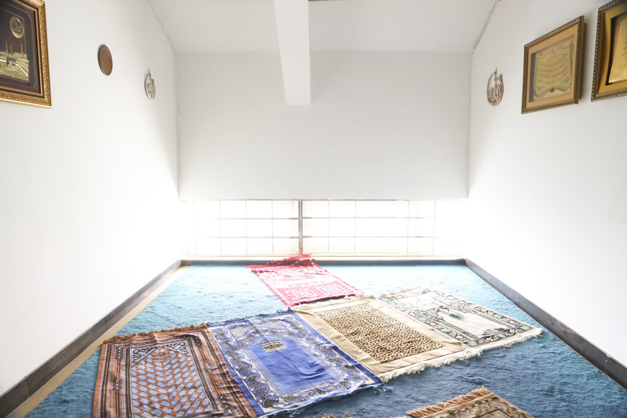 muslim prayer room2