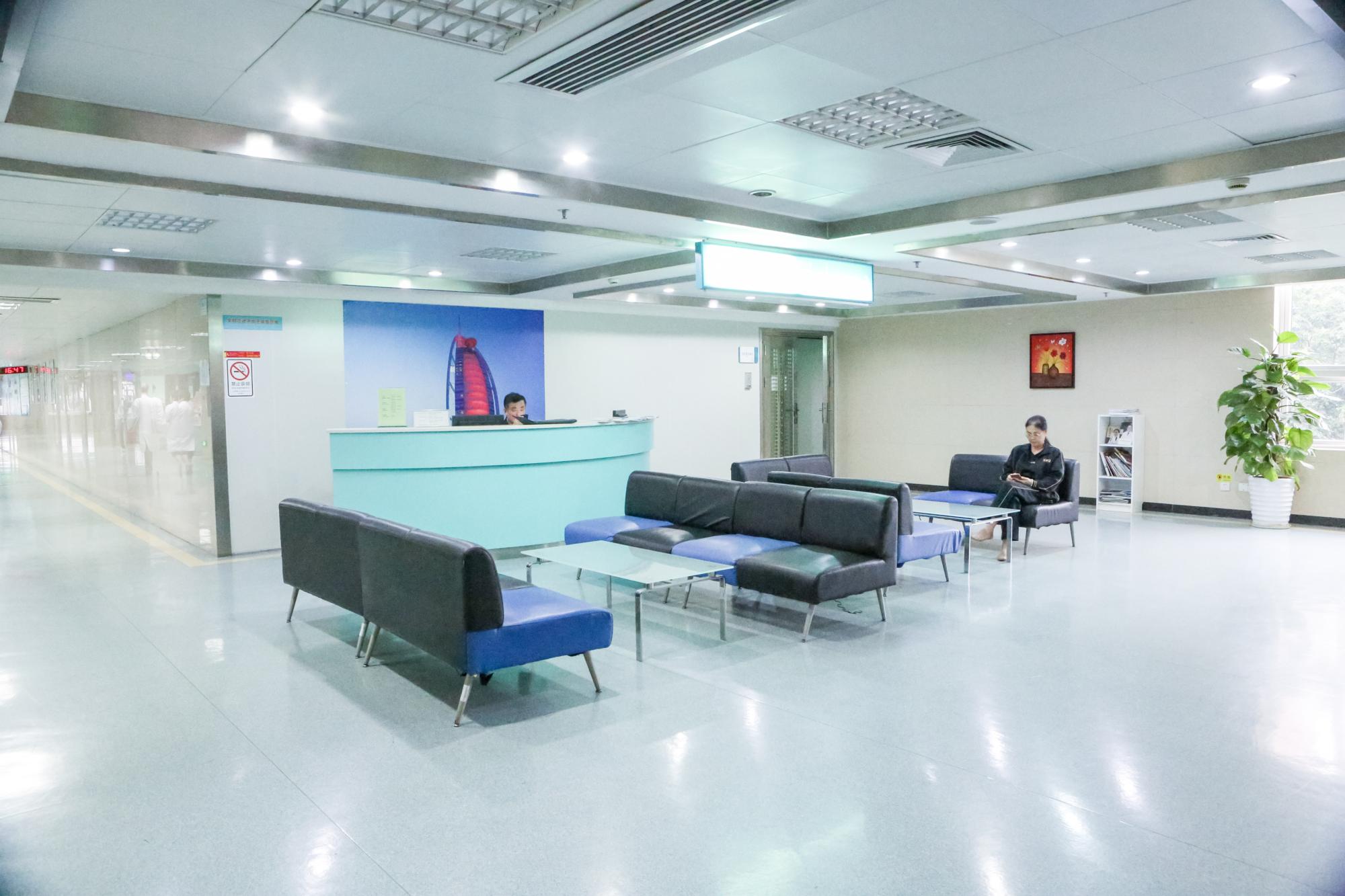 Hospital service and interpreting station supporting multilingual communication for international cancer patients
