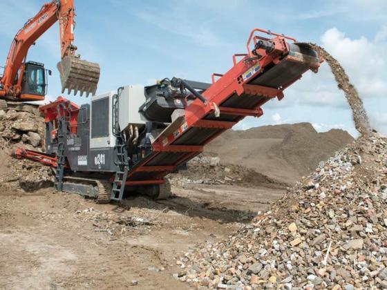 Trailer-mounted mobile crushing unit processing construction and demolition waste on site