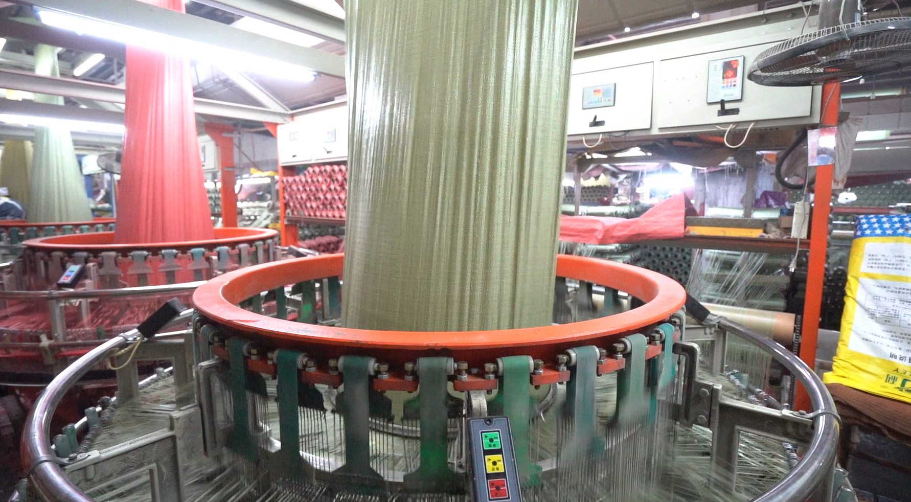 Circular weaving equipment producing polypropylene woven fabric for bulk bags