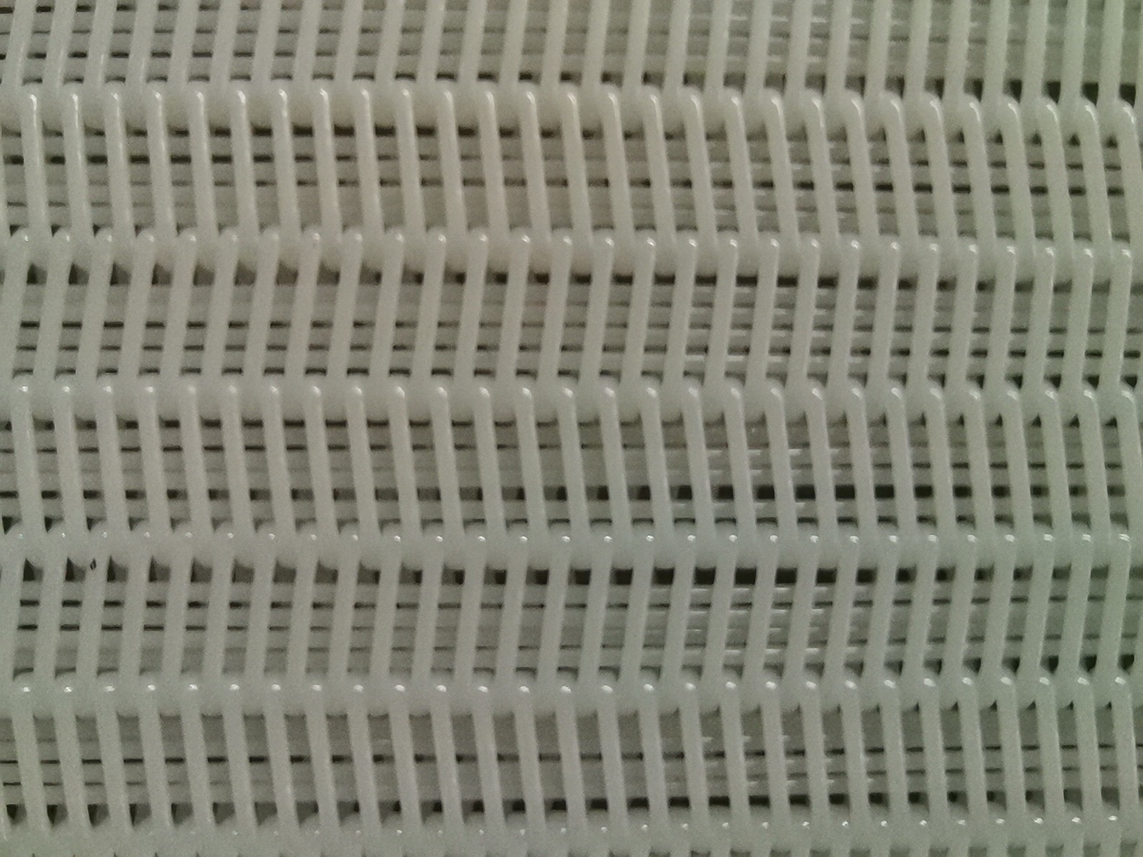 Polyester spiral mesh belt surface used for sludge dewatering and latex drying applications