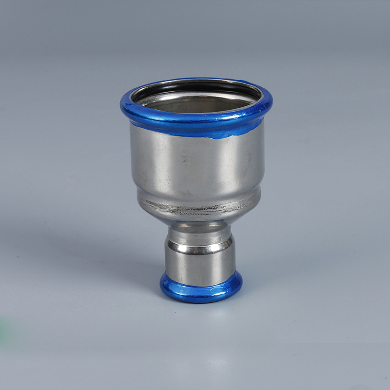 Stainless steel press-fit reducing coupling for pipe diameter transition