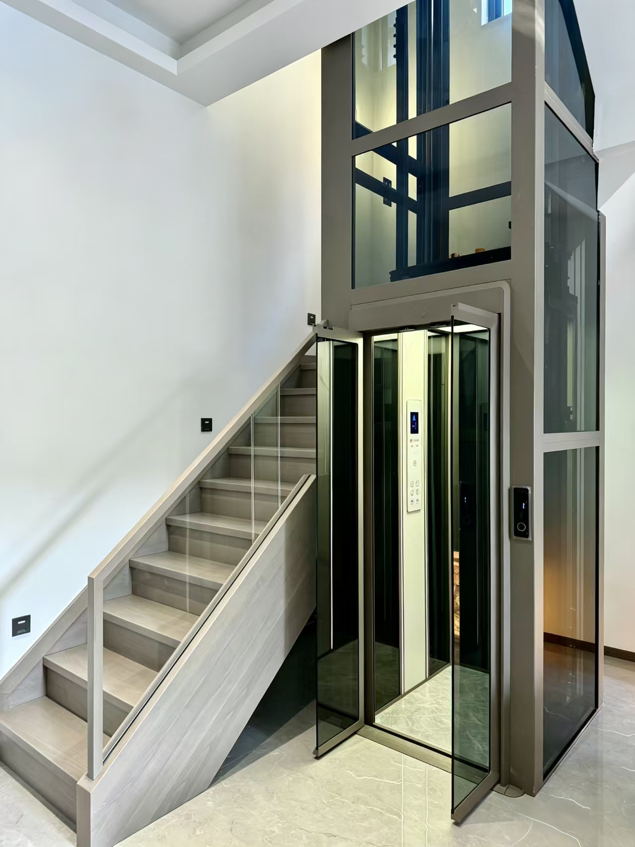 Small shaft gantry frame panoramic home elevator configured for narrow installation space