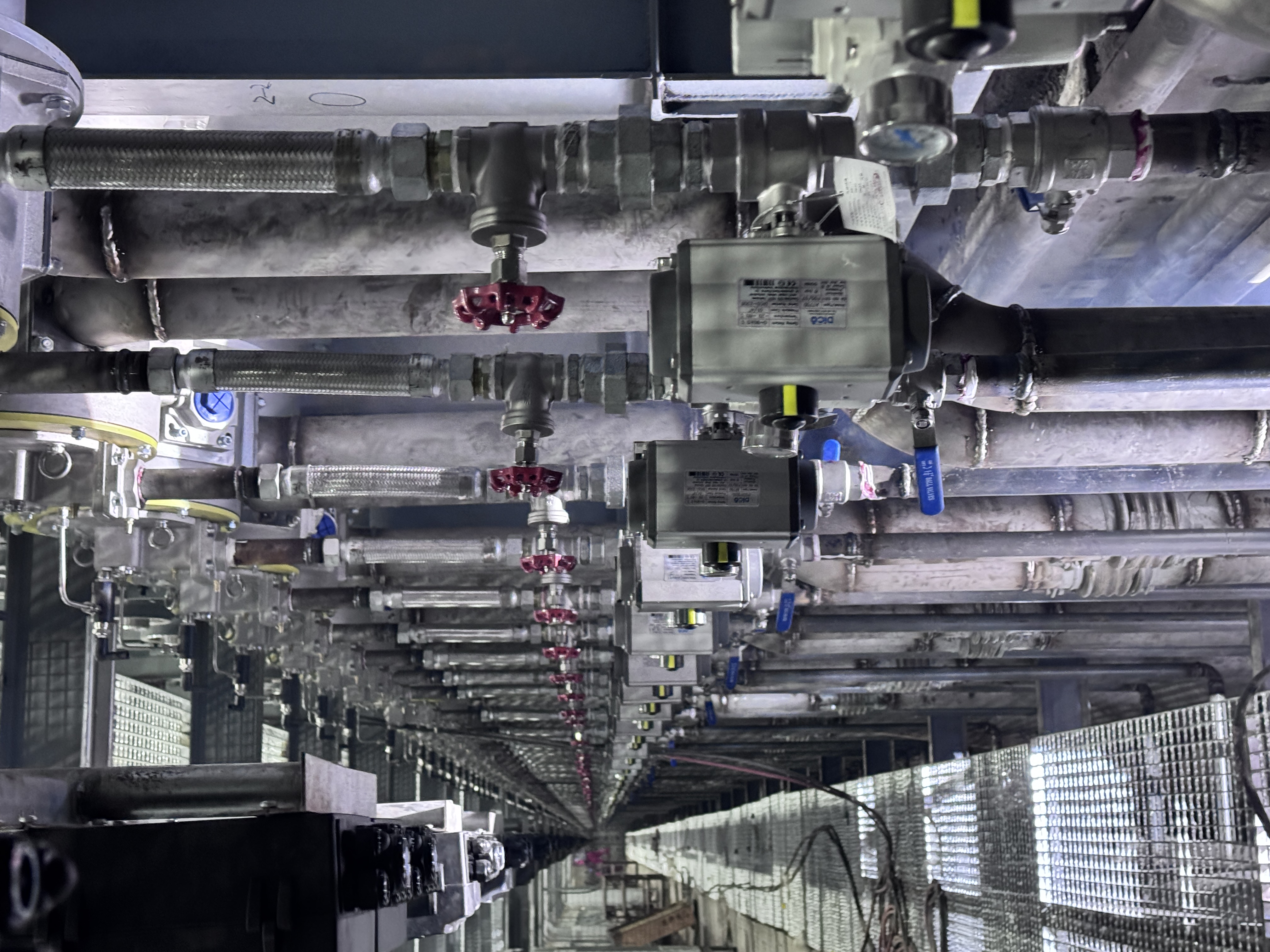 High-temperature steam pipeline in an ironmaking and metallurgical plant using pneumatic ball valves
