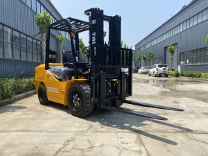 Electric forklift