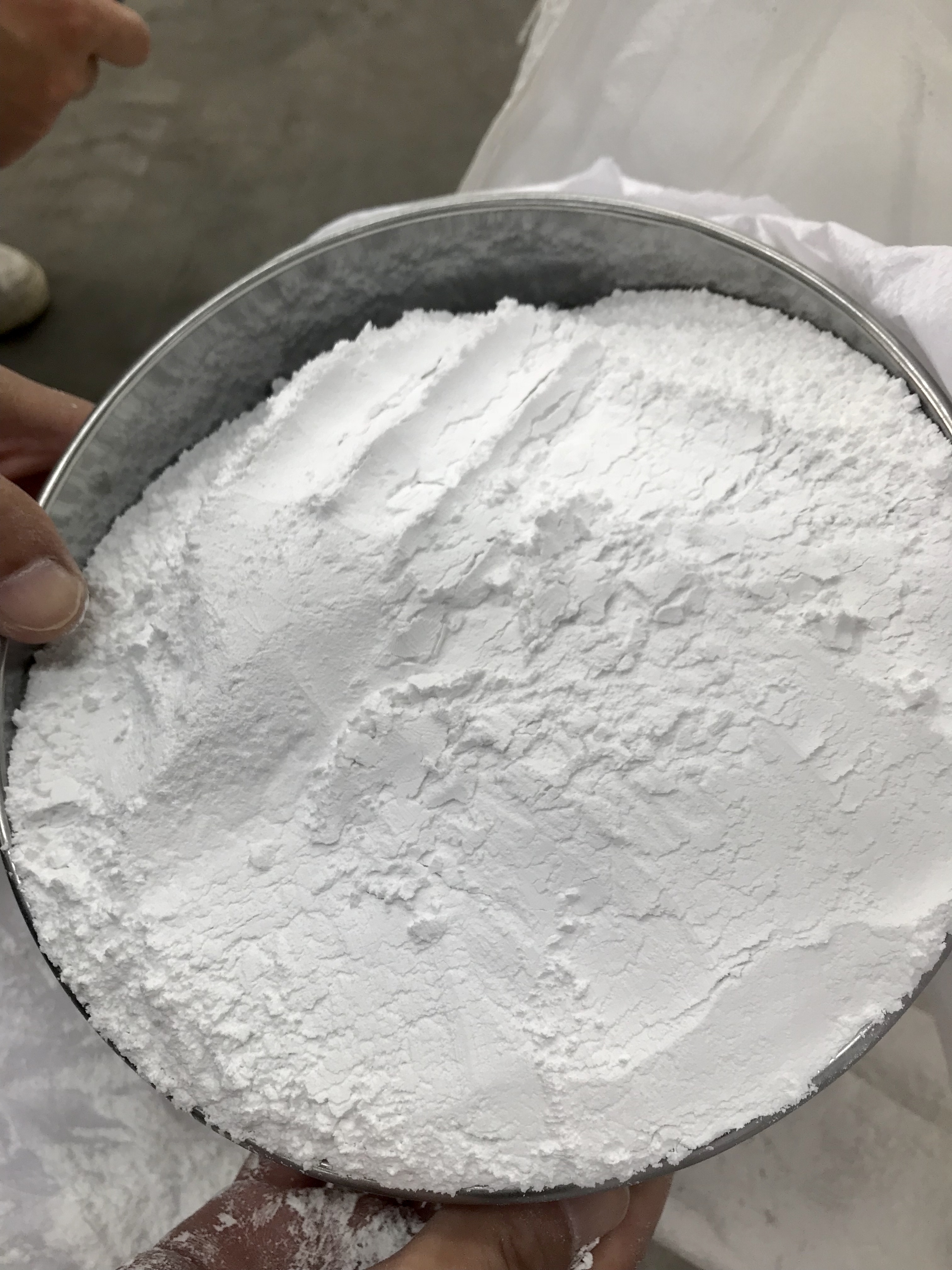 Mesh 200 white potassium aluminium fluoride powder for brazing and specialty glass applications