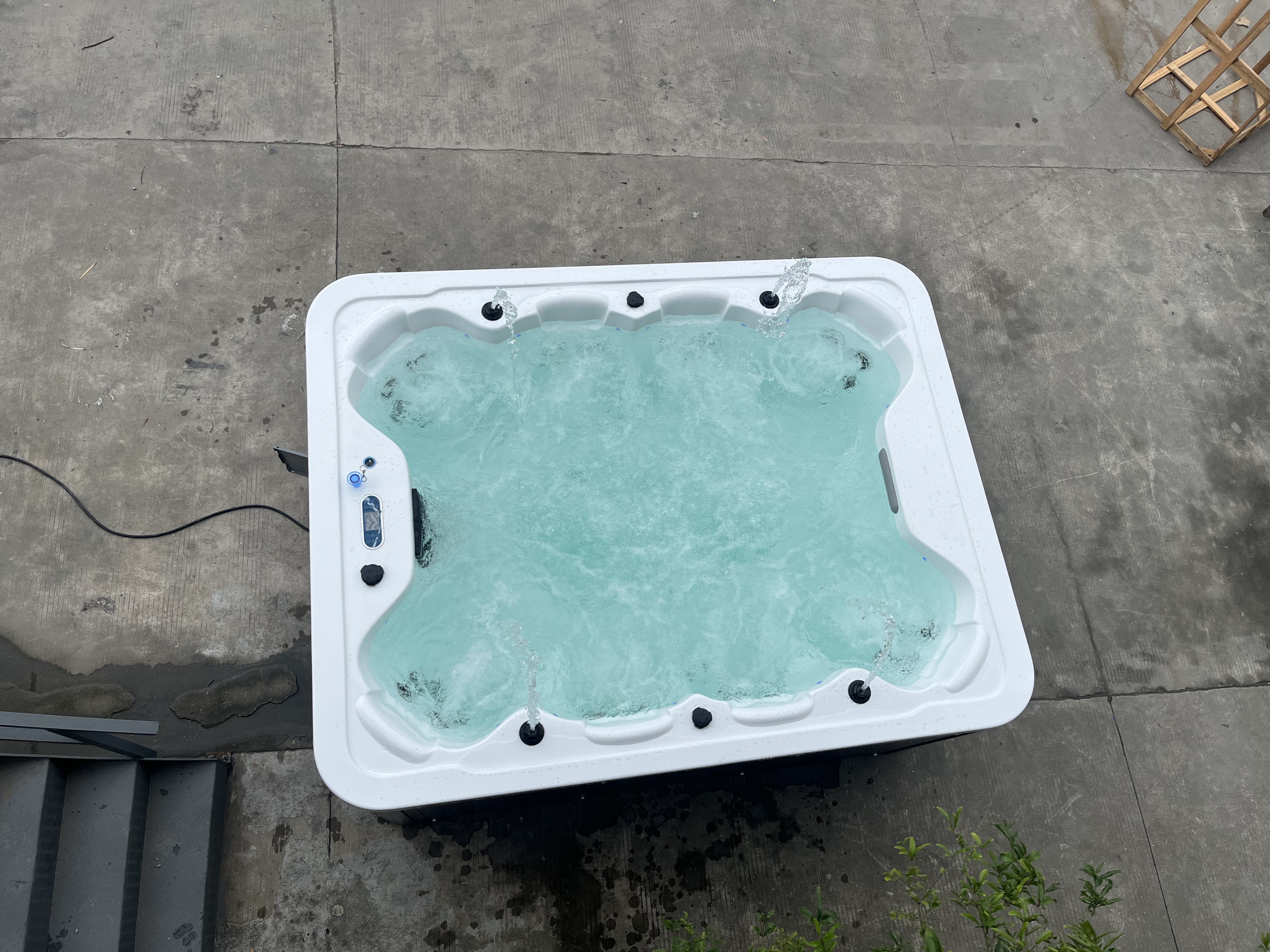 8 people MASSAGE BATHTUB