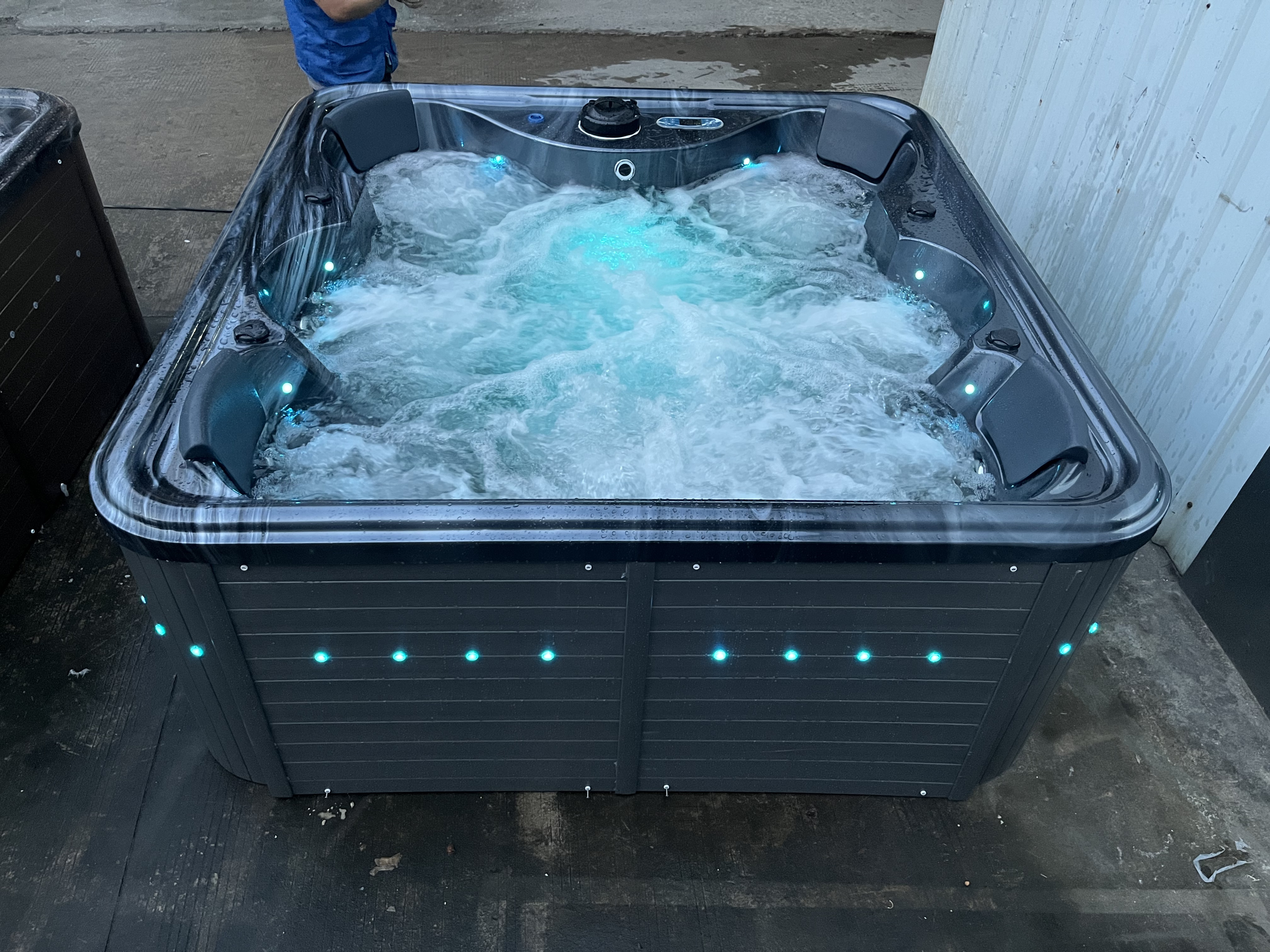 5 people Outdoor bathtub with led light