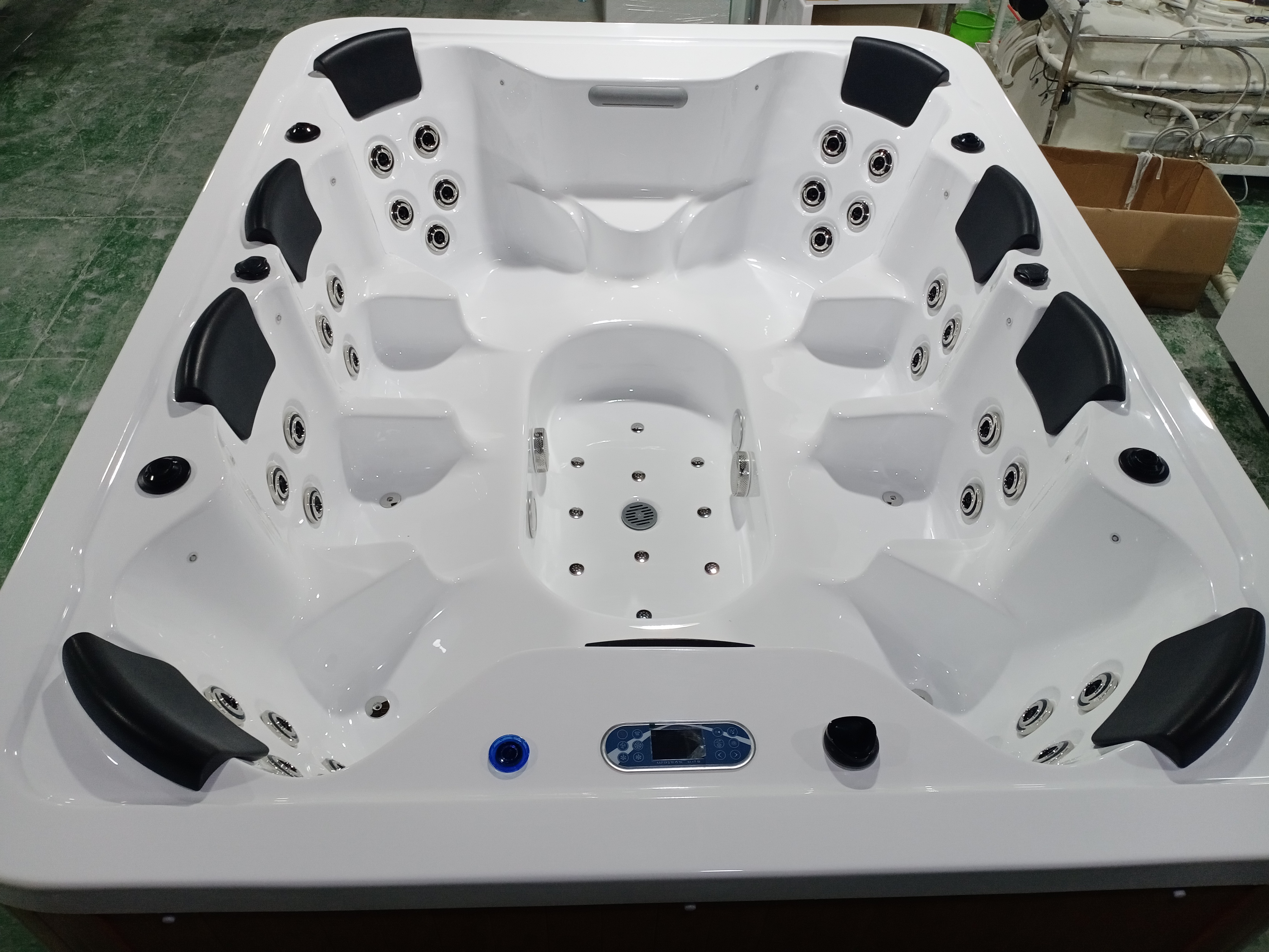 8 people MASSAGE BATHTUB