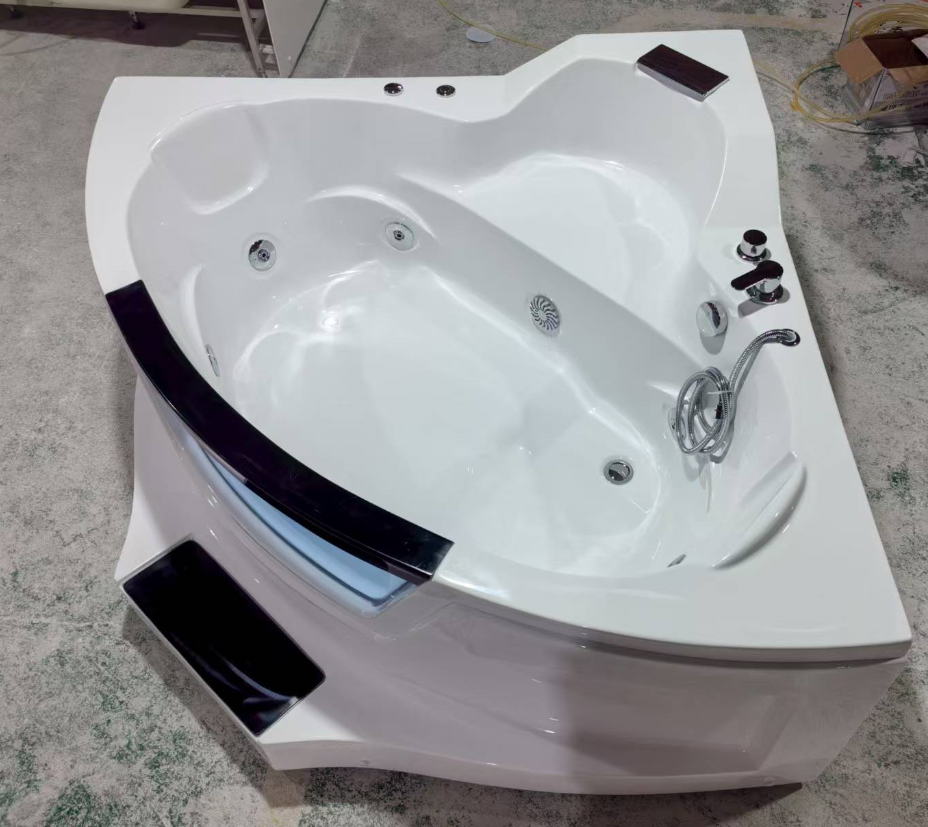 2 people massage bathtub
