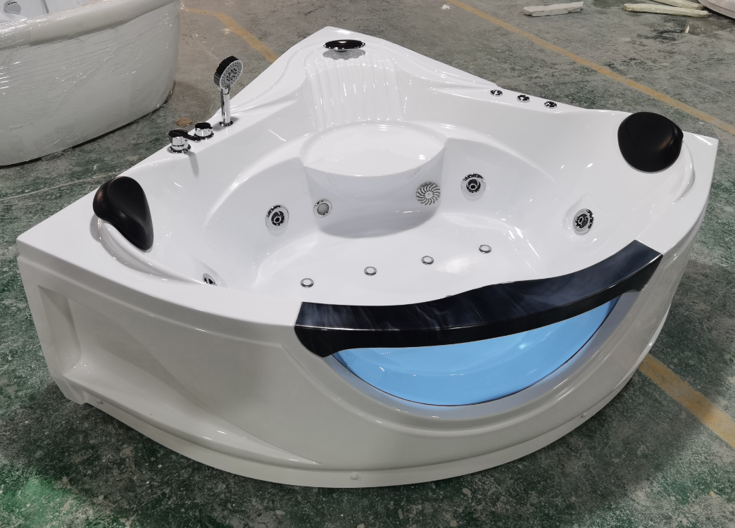 2 people massage bathtub