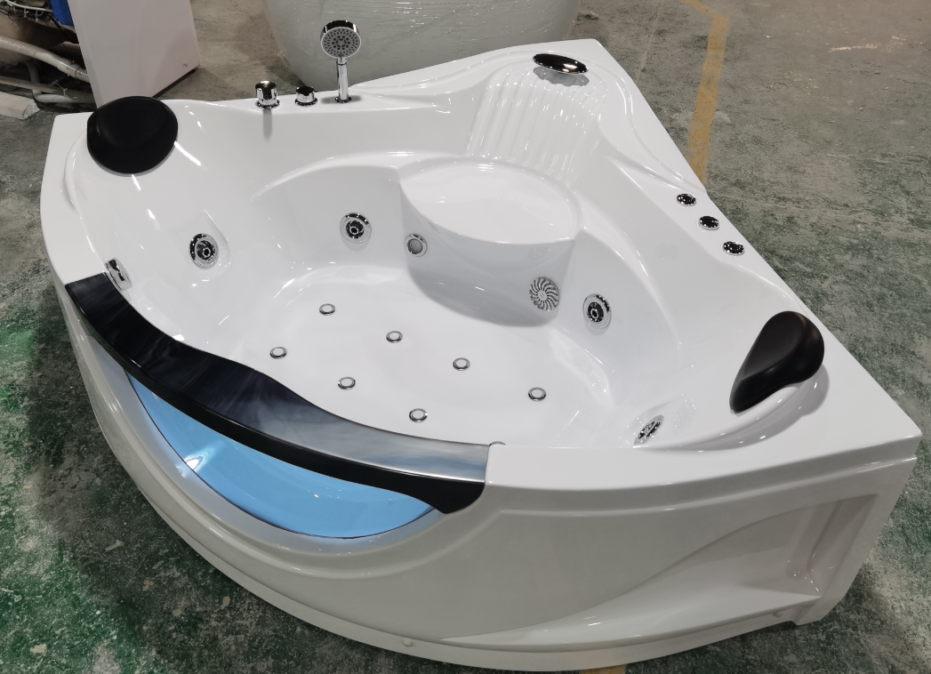 2 people massage bathtub