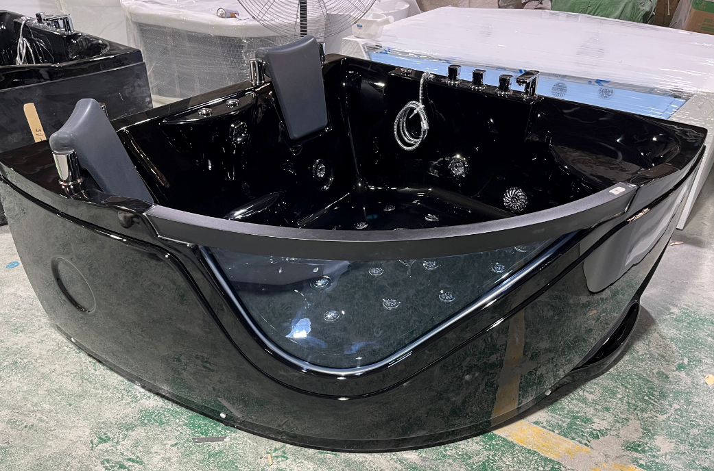 2 people massage bathtub