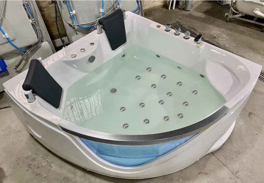 2 people massage bathtub