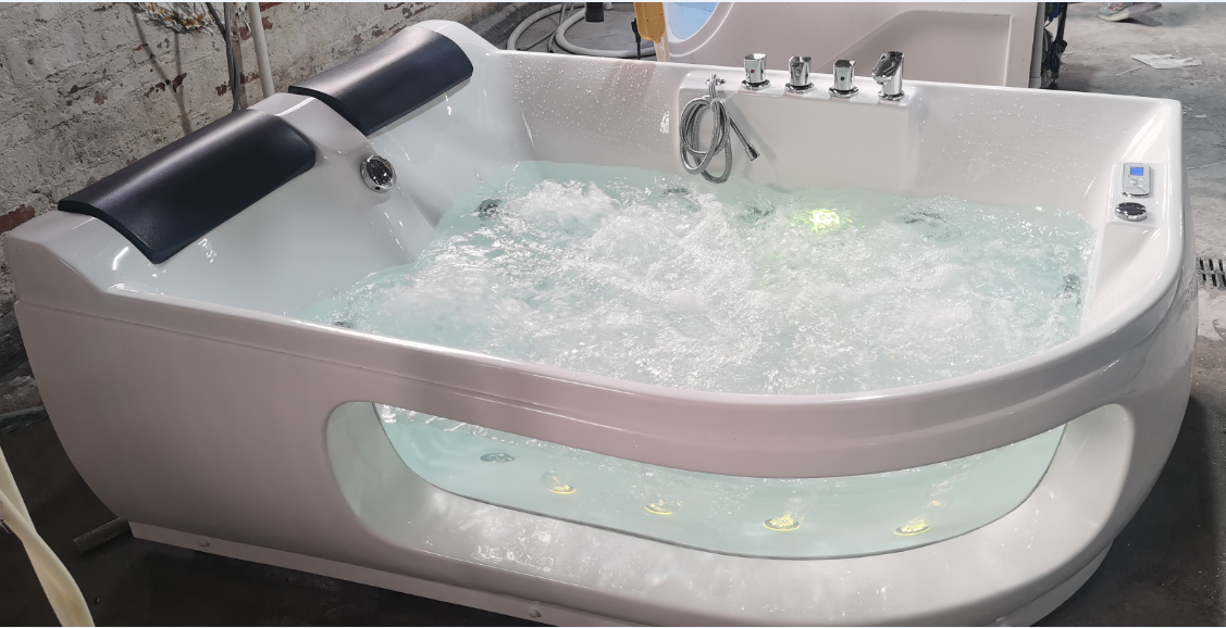 2 people massage bathtub
