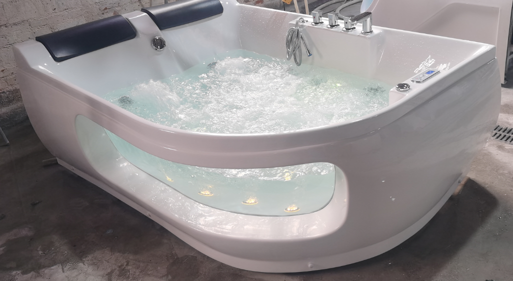 2 people massage bathtub