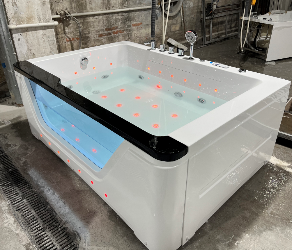 2 people massage bathtub