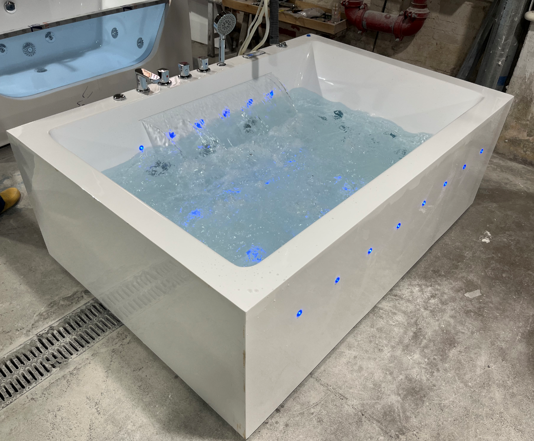 massage bathtub with LED LIGHT 