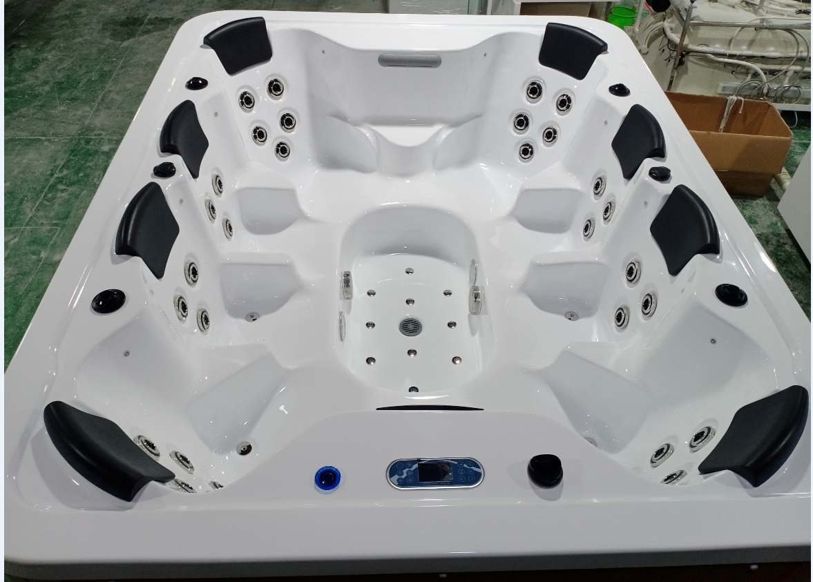 8-person outdoor jacuzzi