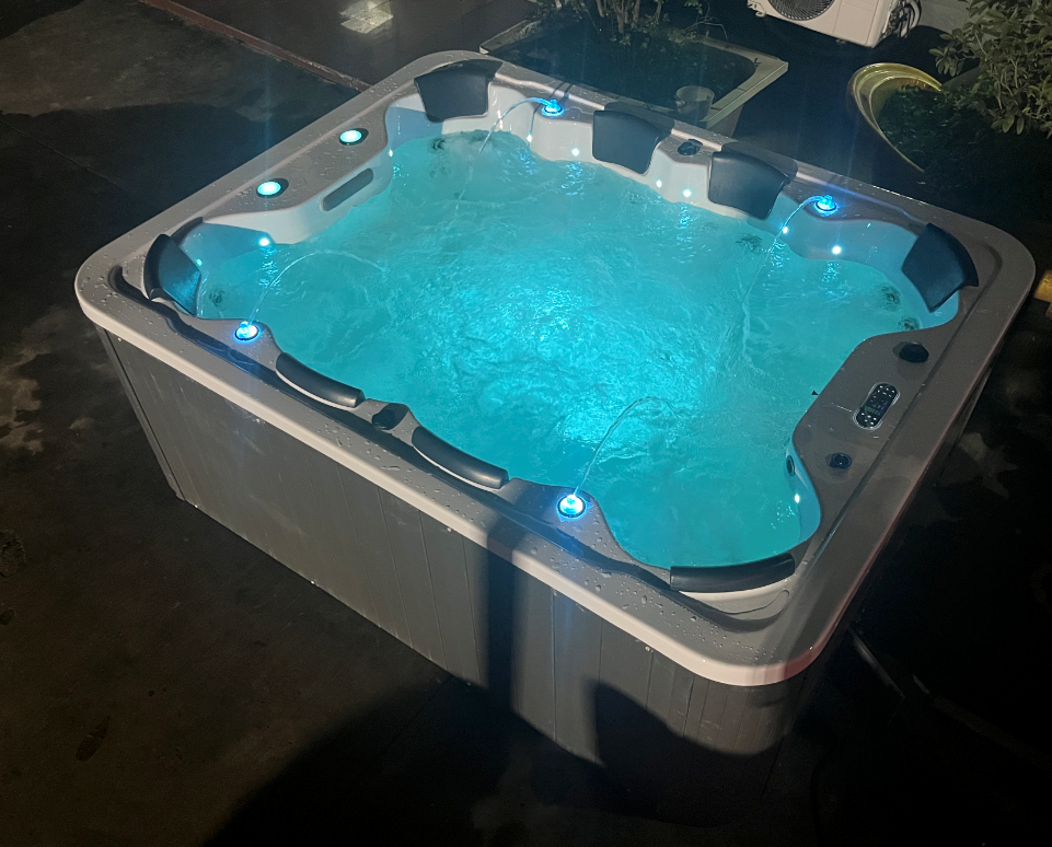 8-person outdoor jacuzzi