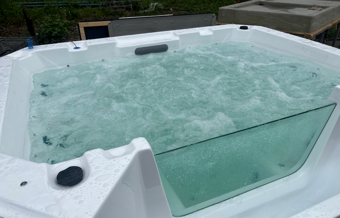 4-person massage bathtub