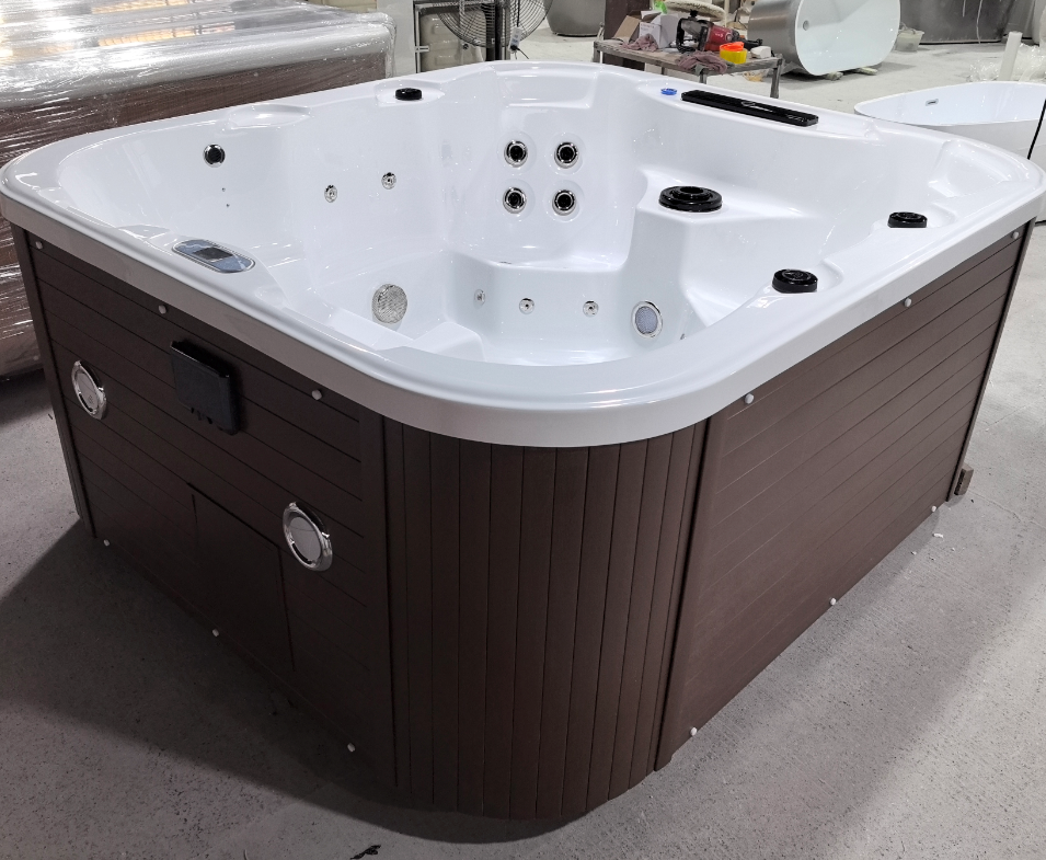 4-person massage bathtub
