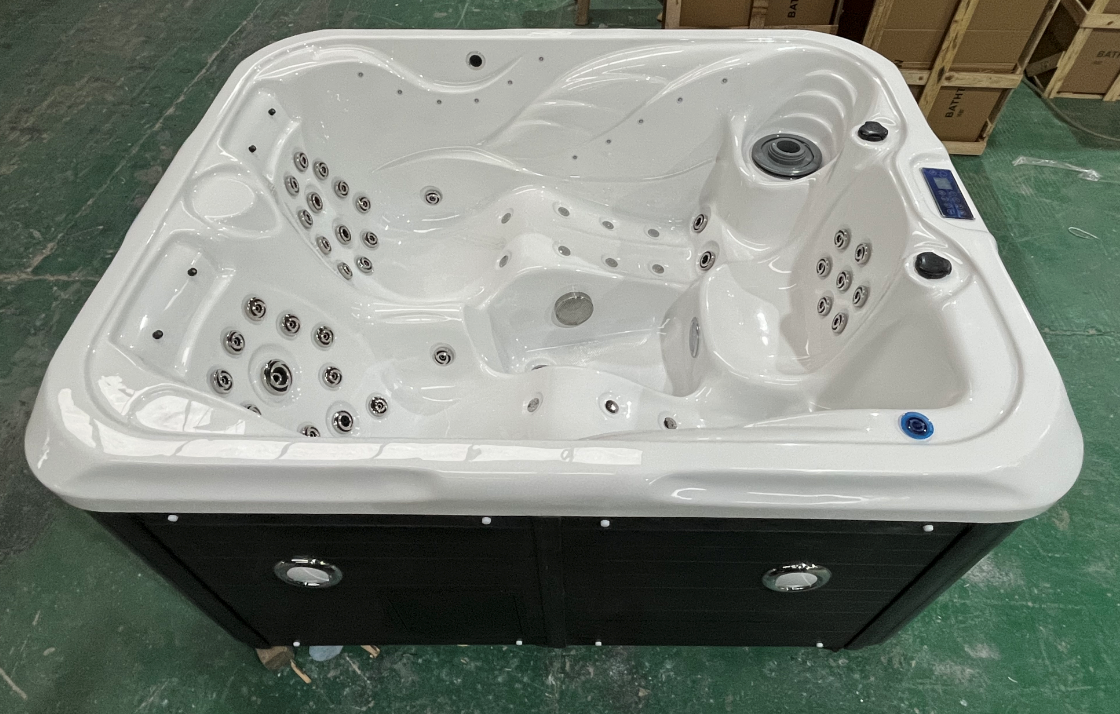 3-person massage bathtub