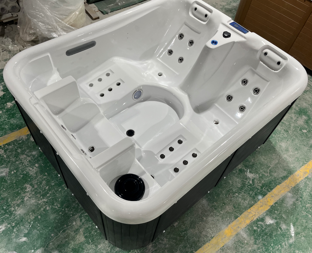 3-person massage bathtub