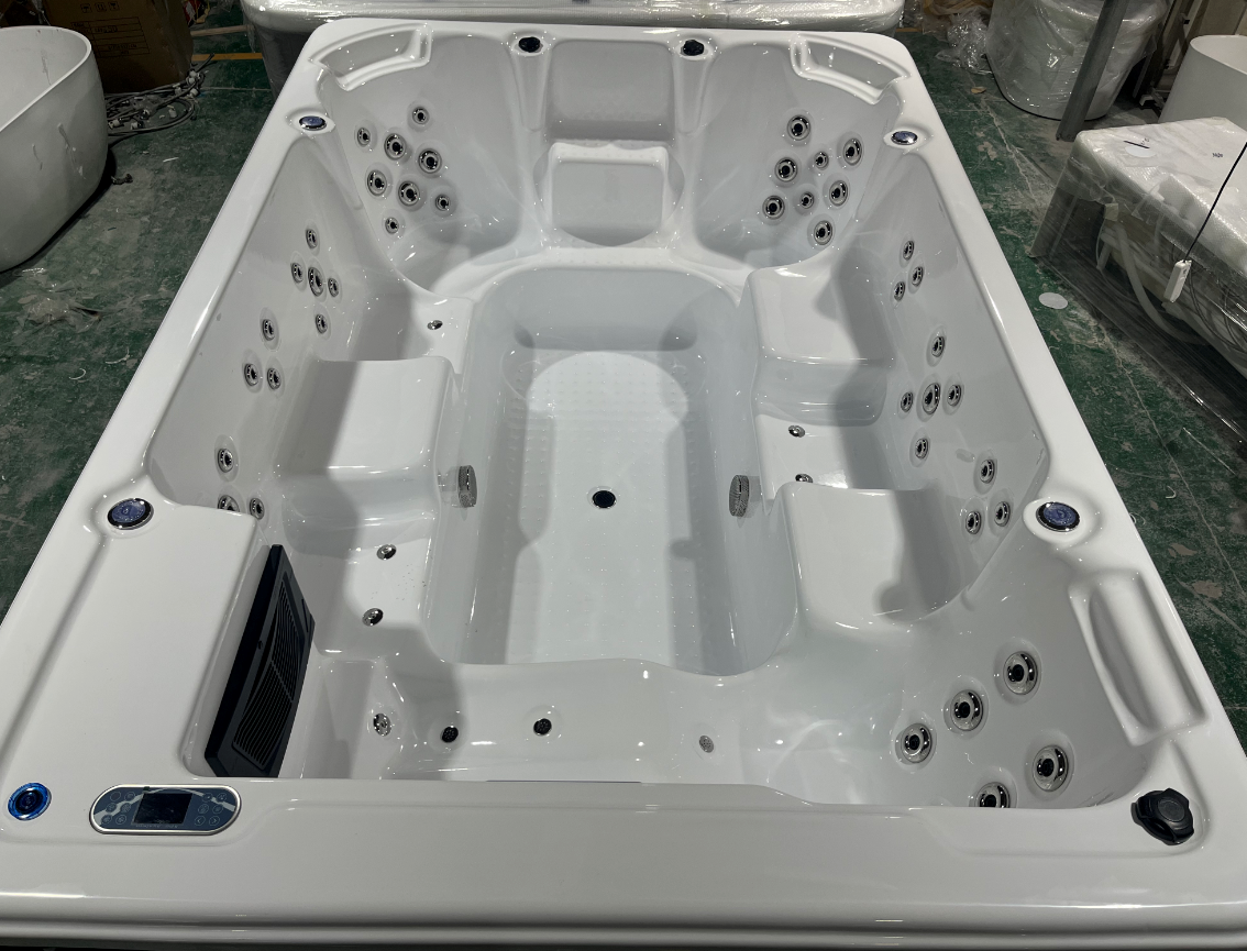 Outdoor bathtub