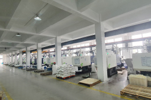 Automatic injection molding workshop for custom plastic product fabrication