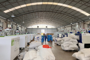 High‑efficiency injection molding workshop with complete production facilities