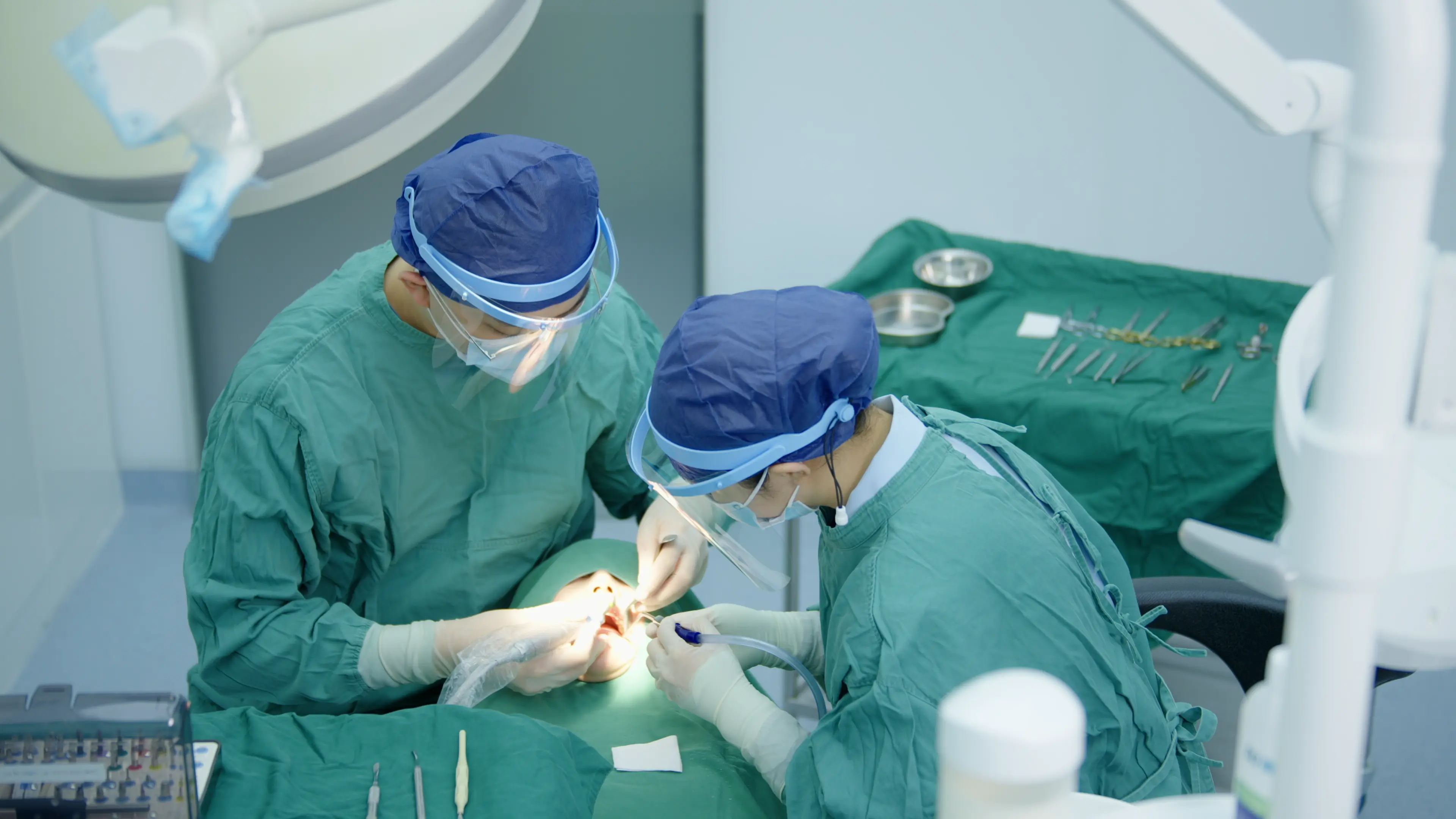 Dental implant treatment in a chain dental clinic