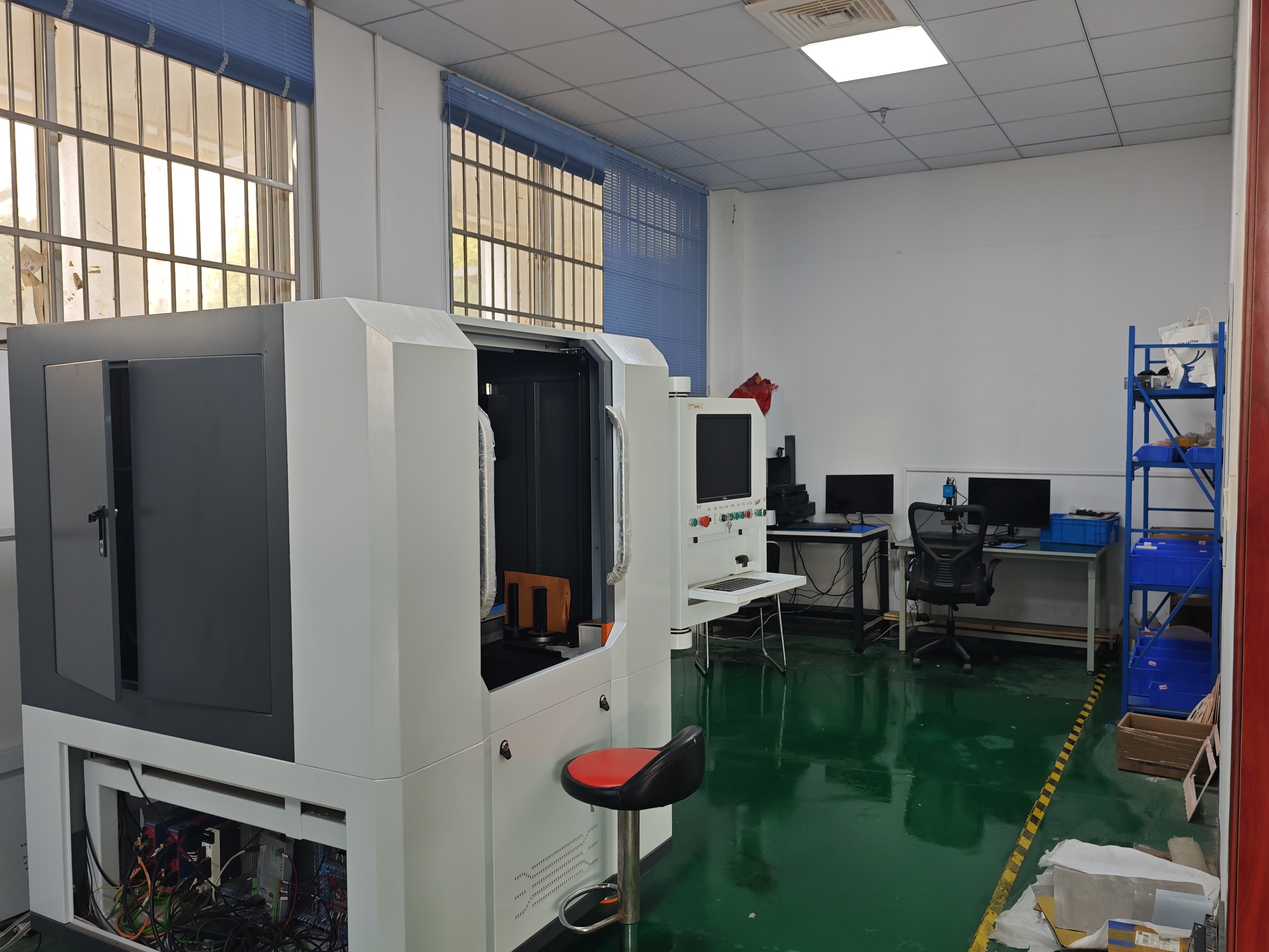 Process laboratory used for ceramic laser drilling sample verification