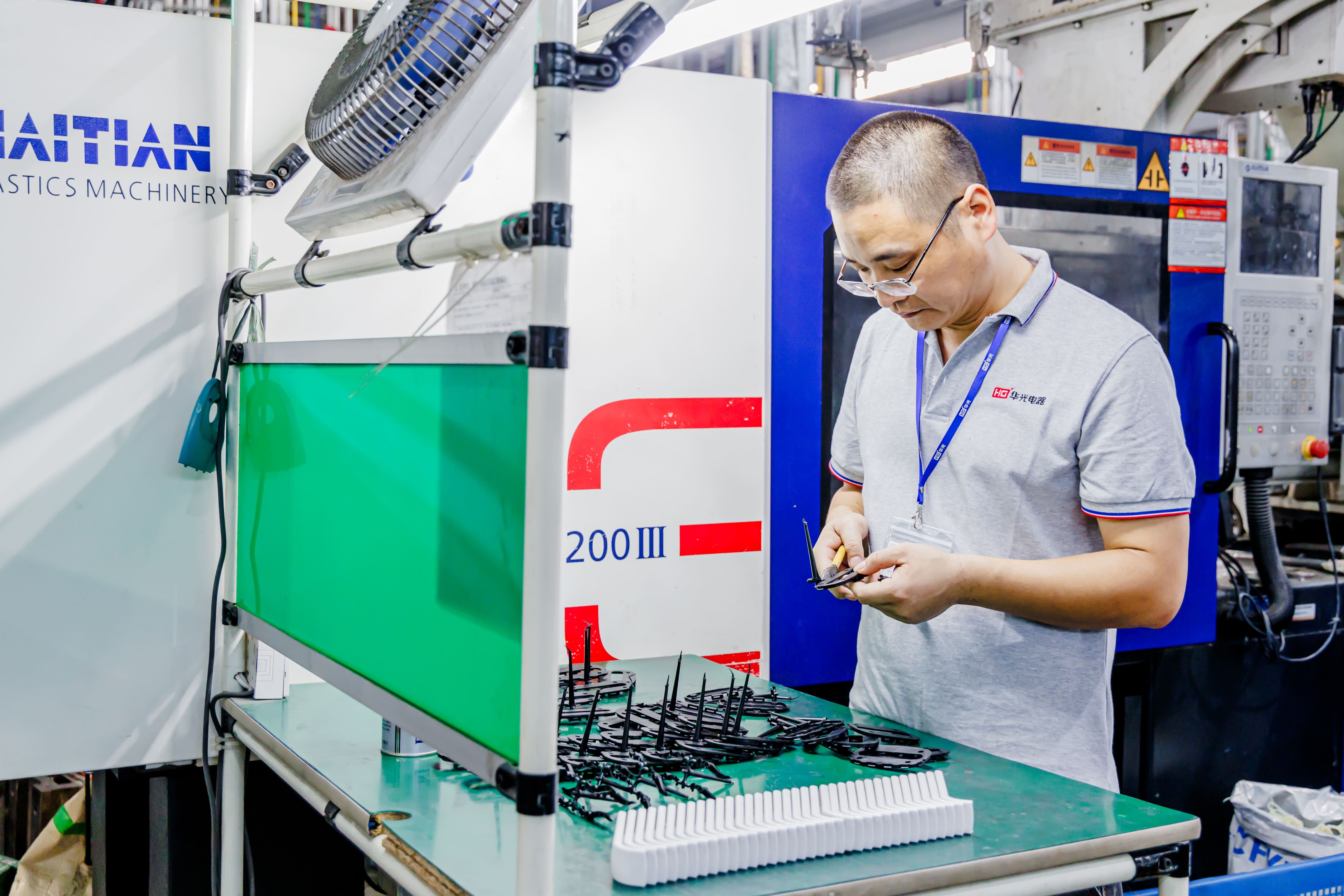 garment steamer injection molding workshop