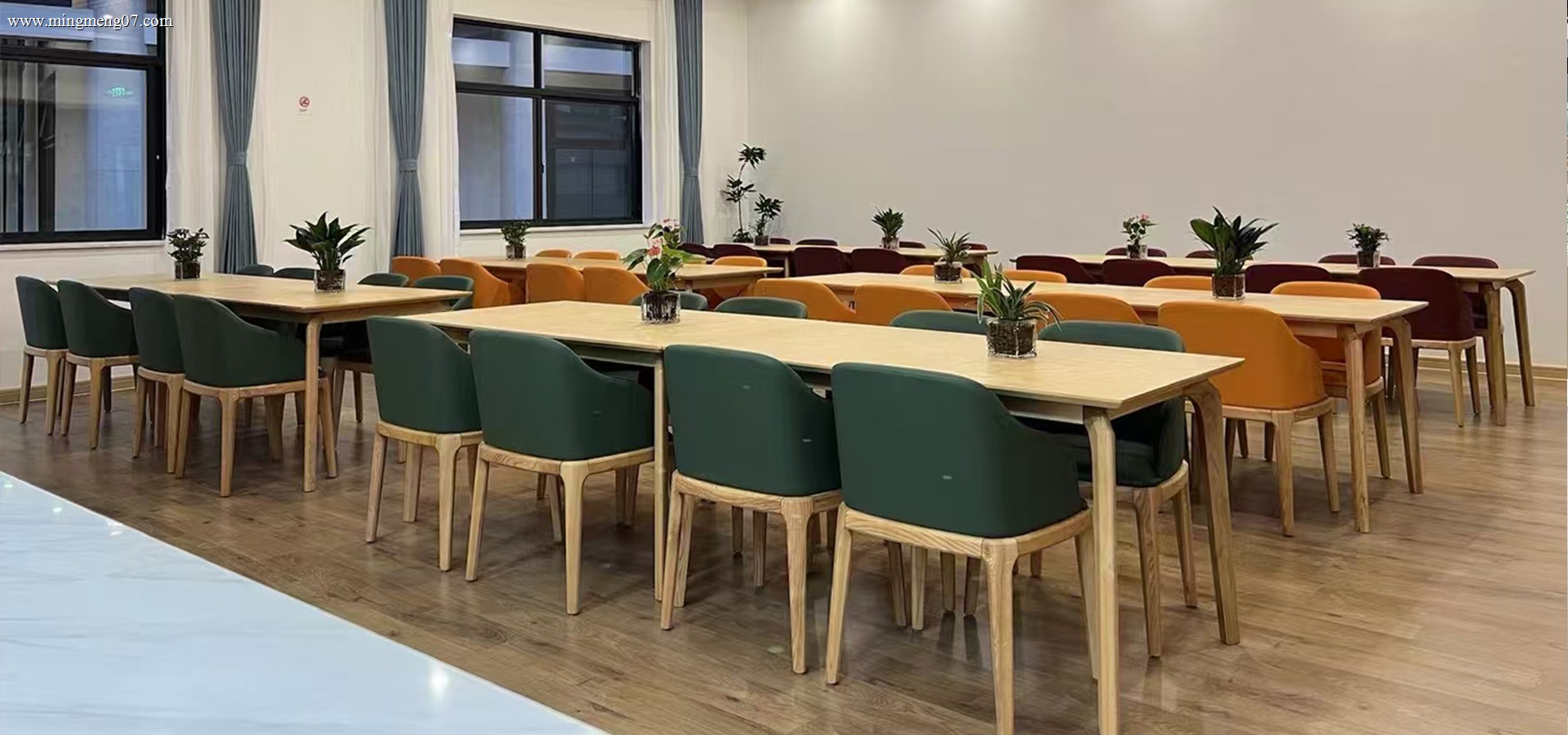 upholstered-wooden-canteen-furniture