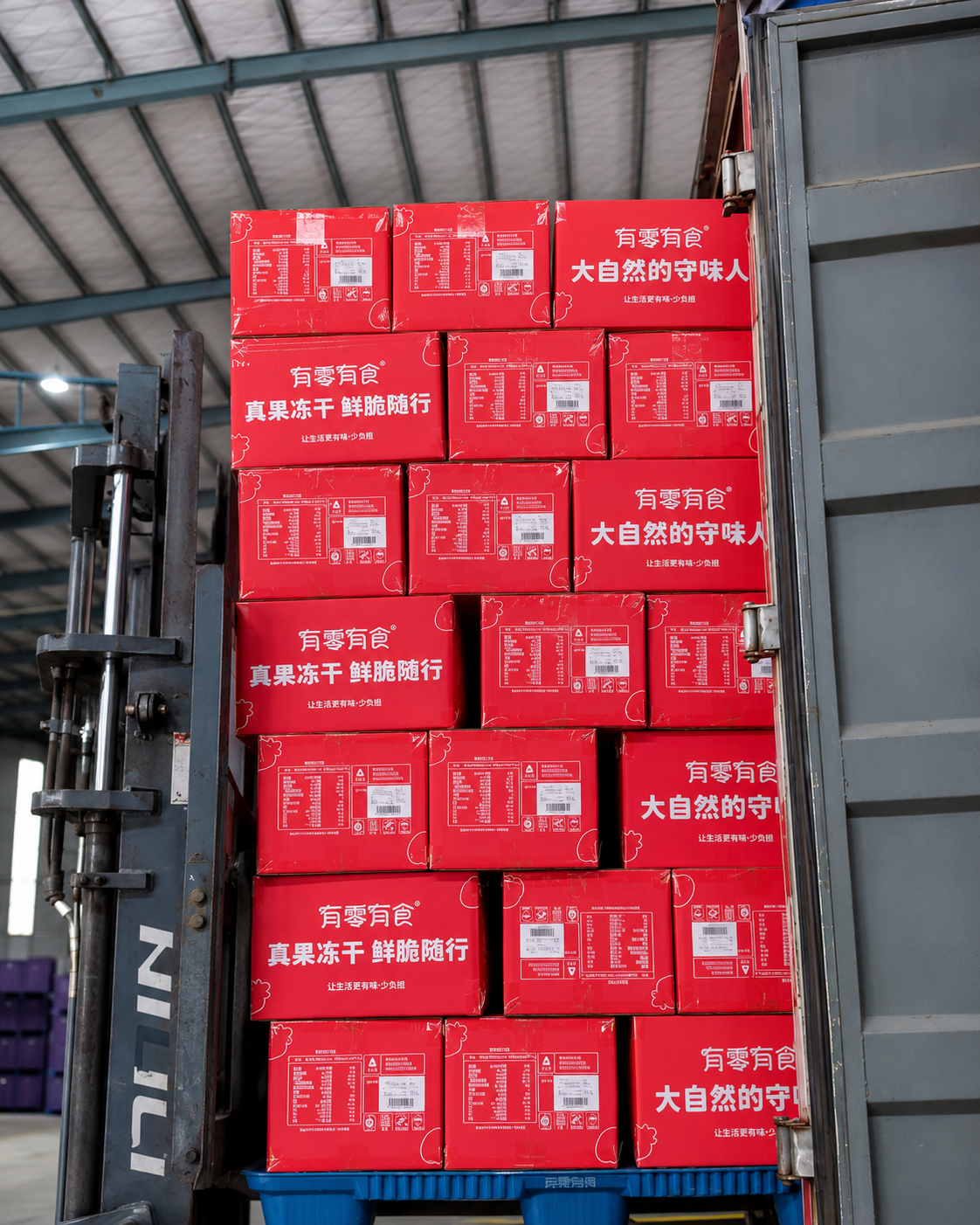 Freeze-dried fruit finished goods staged and loaded for shipment, the handover point where bulk delivery condition is determined