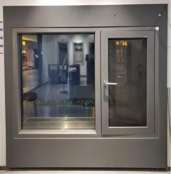 Insulating glass units installed in a building facade