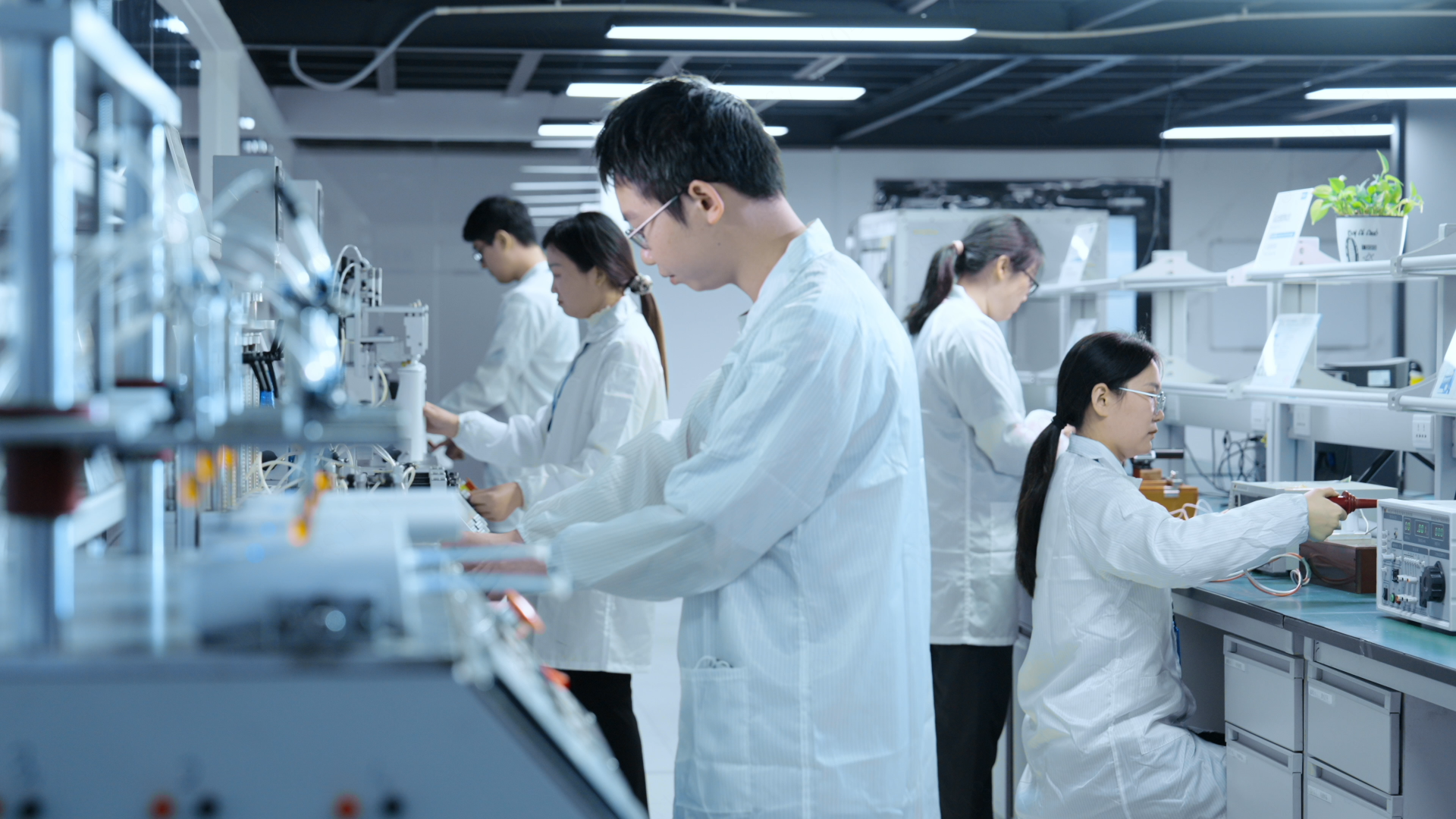 Laboratory R&D work at an oral care device manufacturer, supporting waterproof grade testing and quality inspection for water flossers