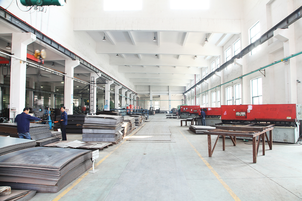 Assembly of steel safe bodies on the production line before finishing