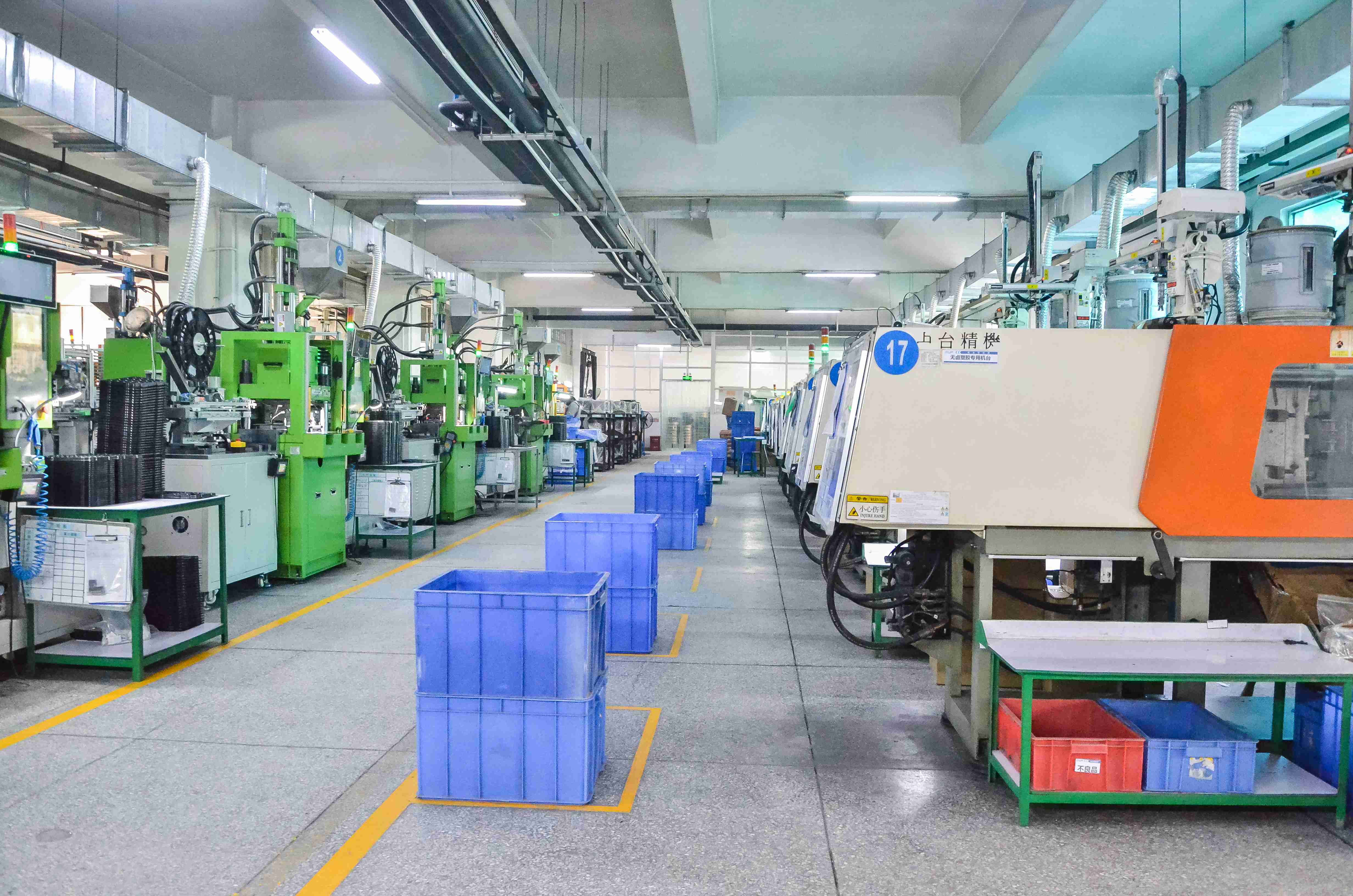 High-speed precision stamping and automated injection molding equipment used in USB Type-C connector manufacturing