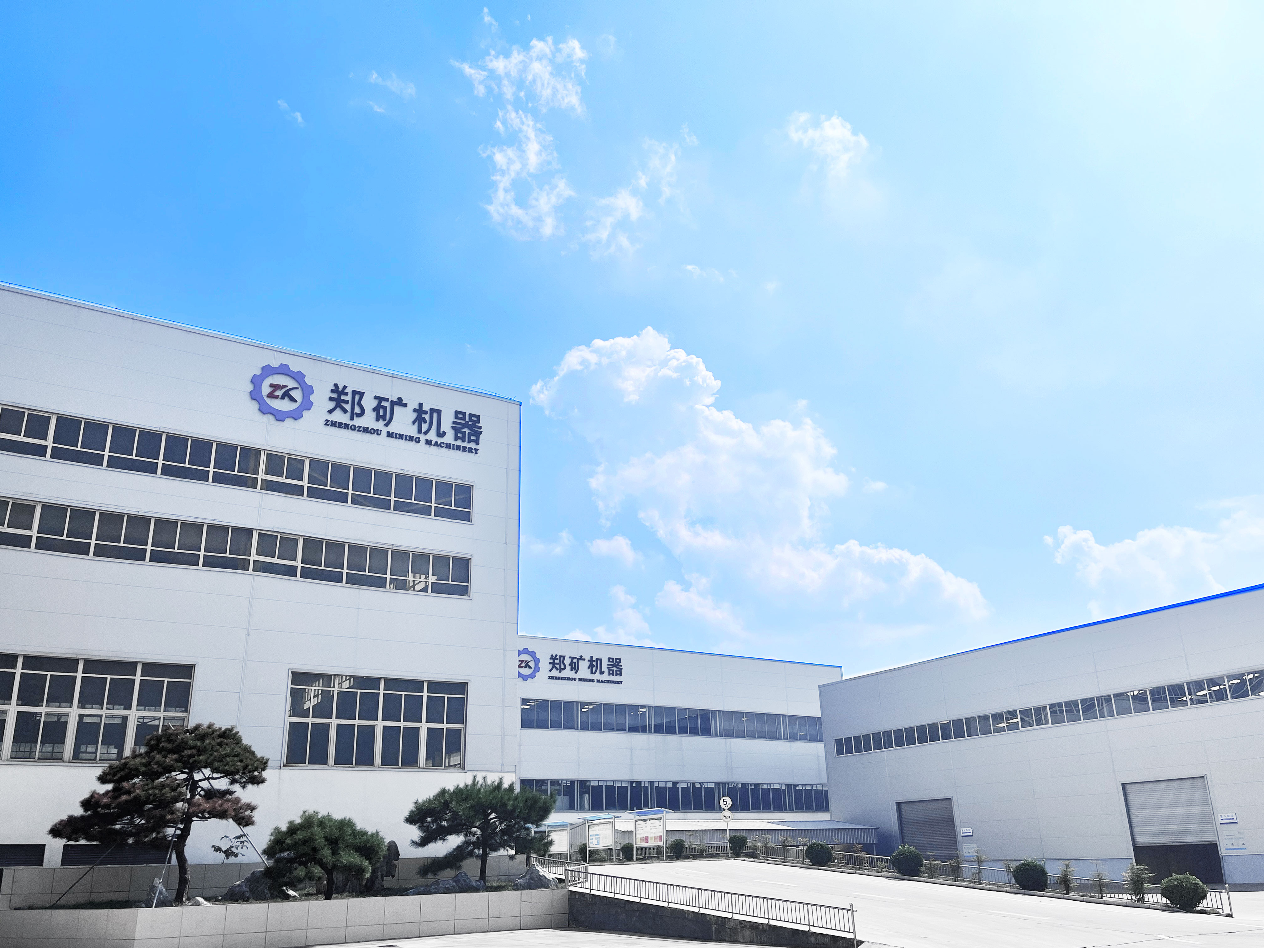 Manufacturing facility of Henan Zhengzhou Mining Machinery Co., Ltd. used for ball mill and rotary kiln production
