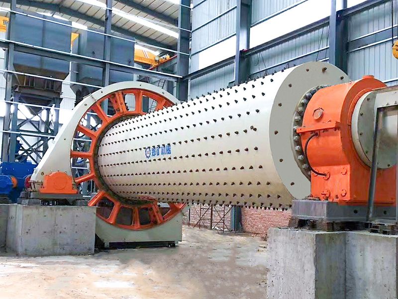 Raw mill for cement raw material grinding in a cement plant