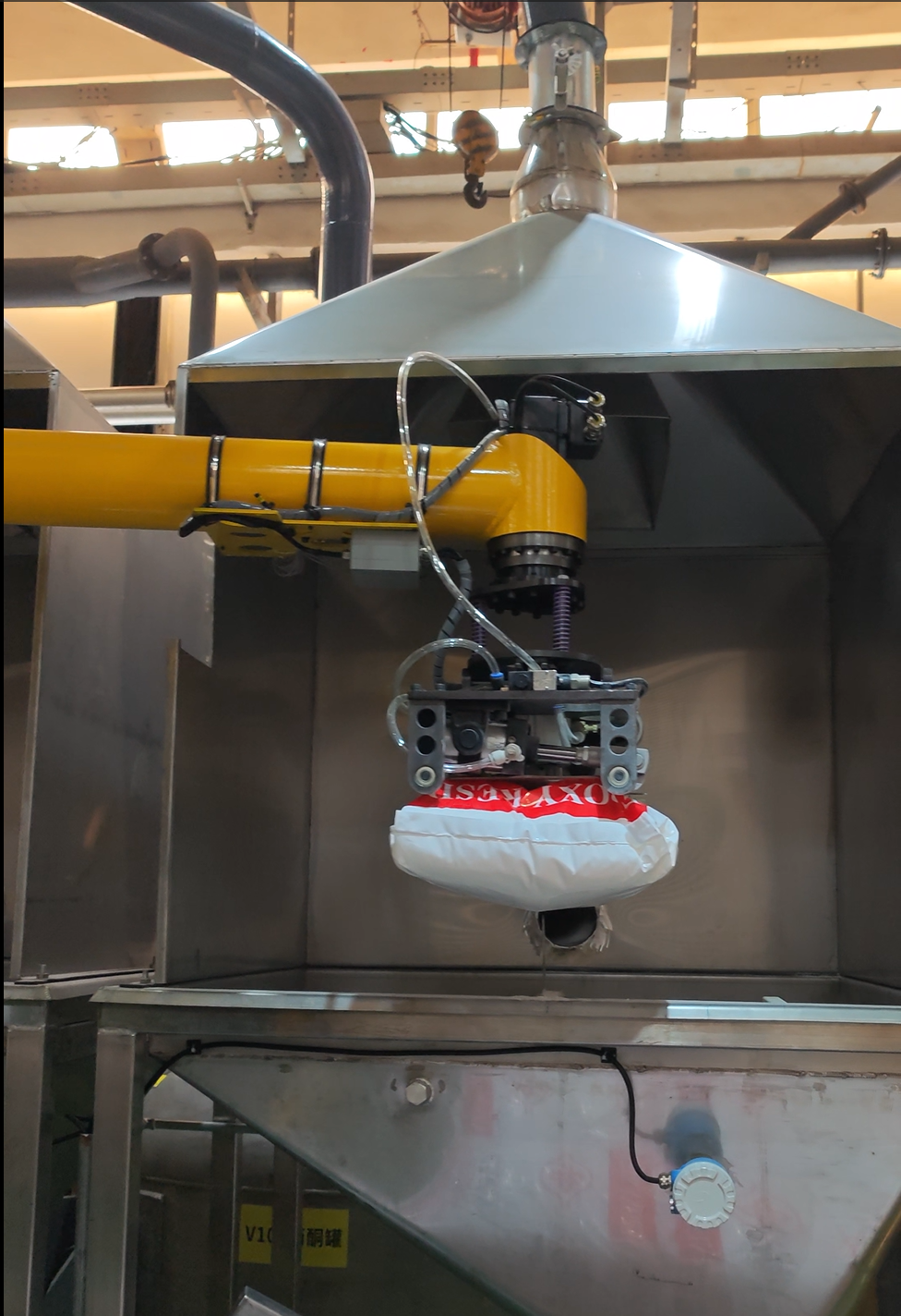 Depalletizing and bag-breaking industrial robot opening bagged raw material for feeding