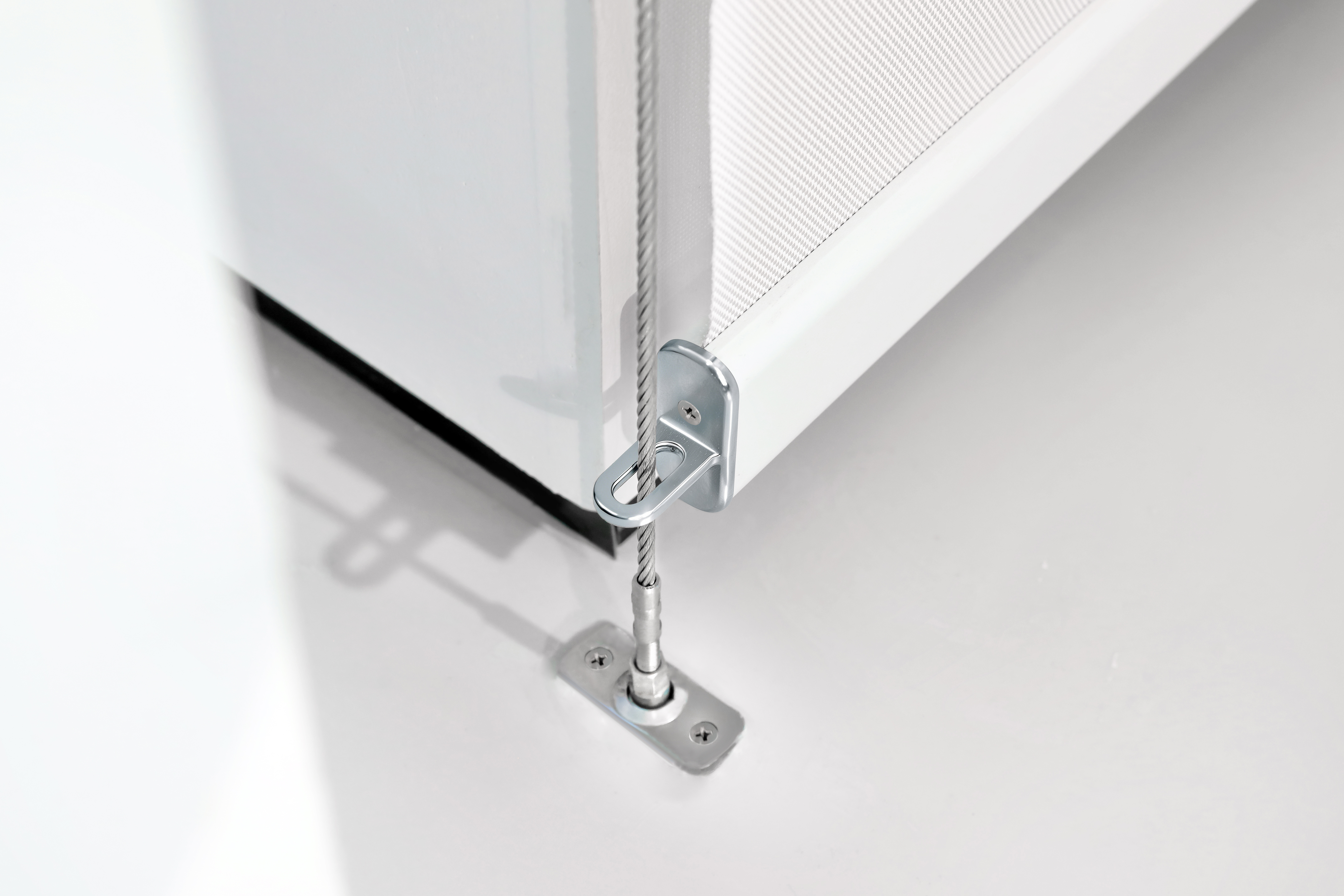 DK120-63 Cable-Guided Zip Screen